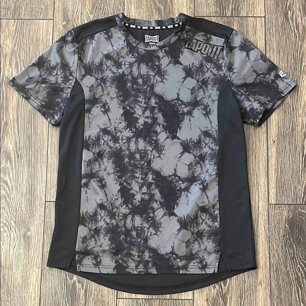 Tapout Black and Gray Wicking Polyester Athletic Shirt Mens Medium